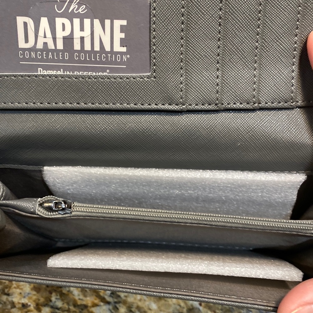 Damsel In Defense Soft Shelly Wallet RFID * - Picture 3 of 5